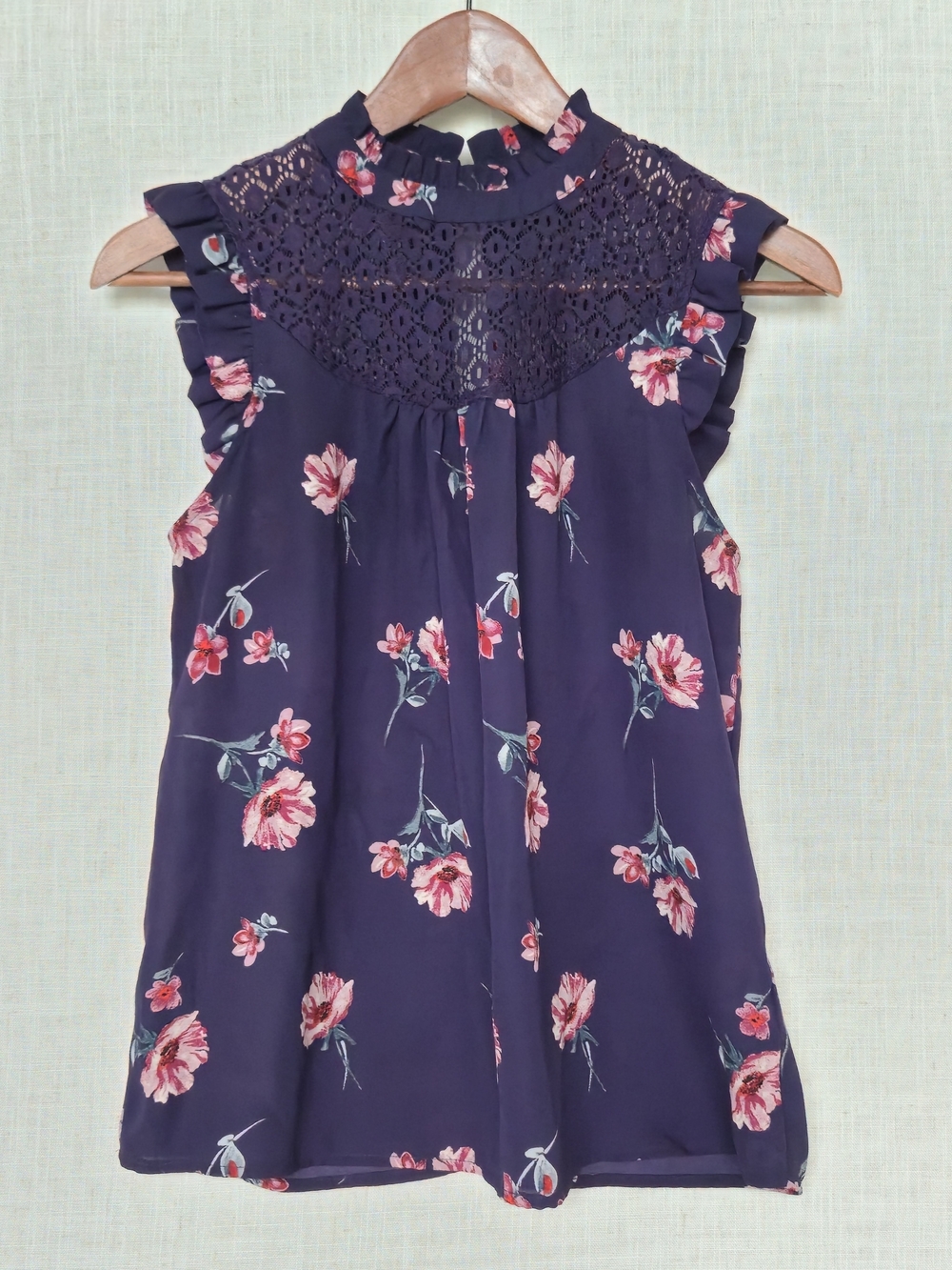 Lily White Purple Pink Floral Sleeveless Blouse Lace Yoke & Button Nape Closure